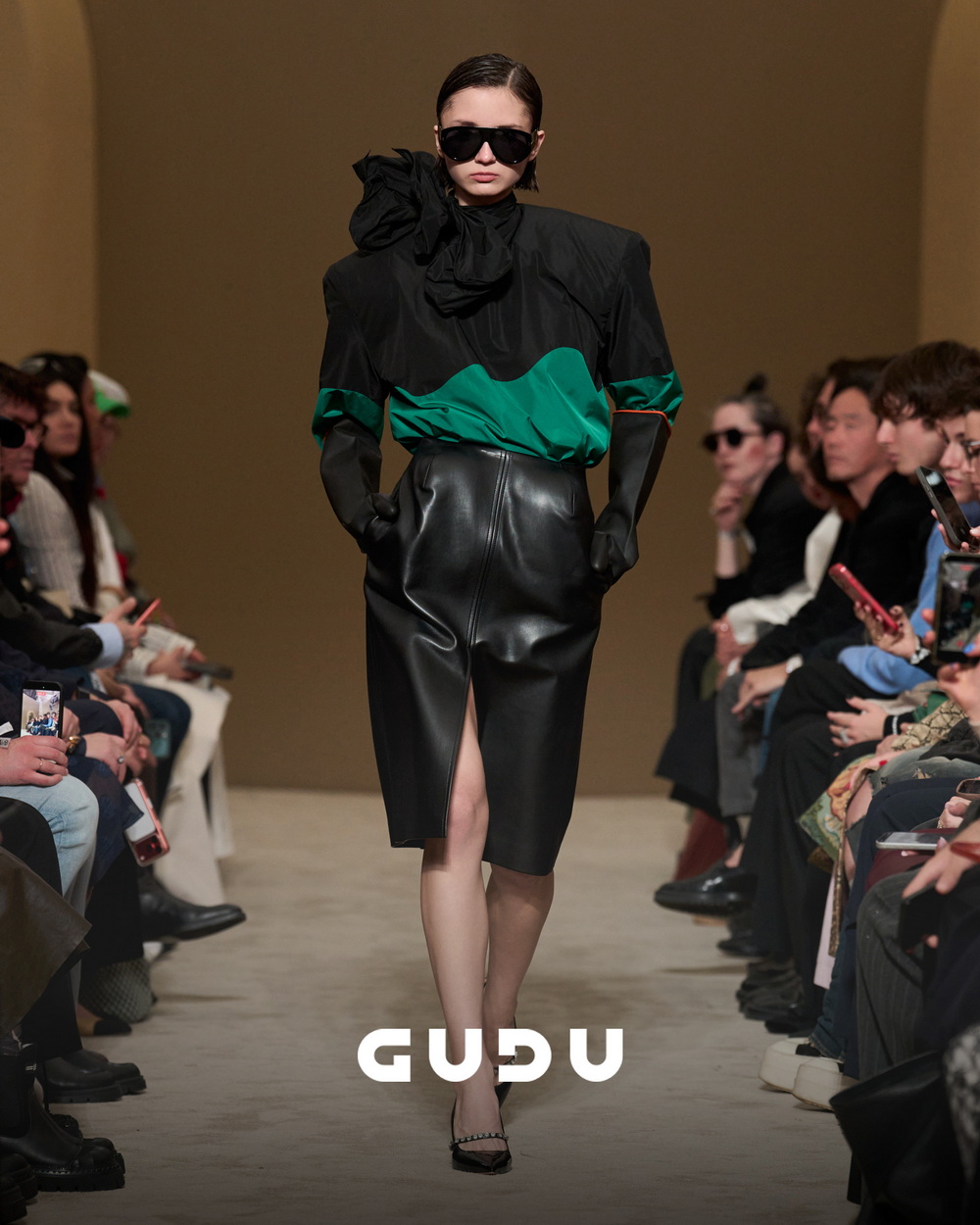 Cover 19